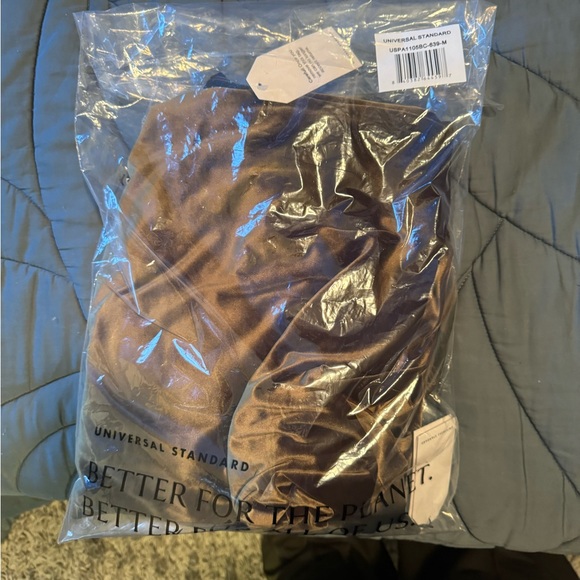 Universal Standard Luxe Belted Velvet Pant in Golden Velvet size M (18-20) - Picture 5 of 6